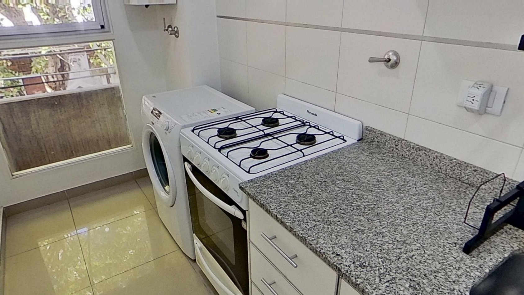 Monoambiente divisible + baño y toilette + cocina separada independiente